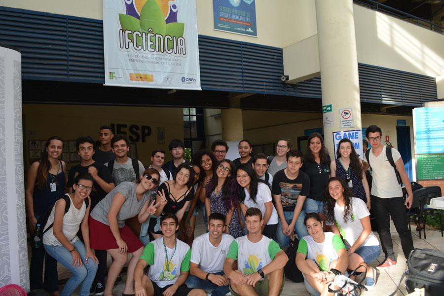 Estudantes do Câmpus Bragança Paulista que participaram do IFCiência